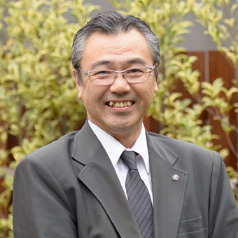 葬儀・葬式・家族葬をお探しなら家族葬の長坂式典センター家族葬の長坂 エルシーホールのスタッフ