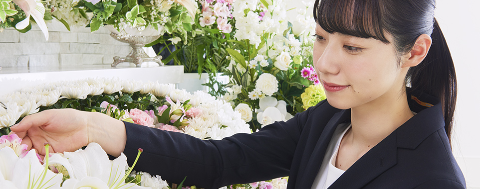 花を飾っている様子