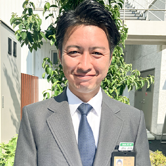 葬儀・葬式・家族葬のことなら家族葬の長坂式典センターのスタッフにご相談ください