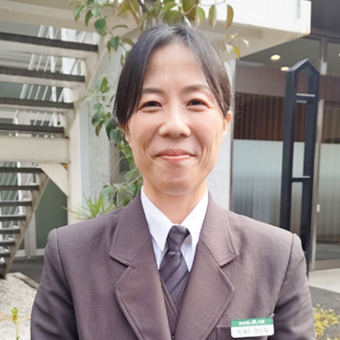 葬儀・葬式・家族葬のことなら家族葬の長坂式典センターのスタッフにご相談ください